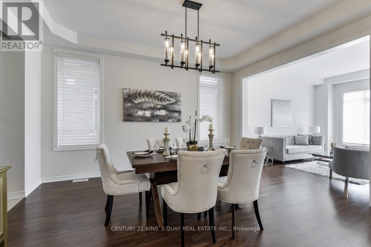 72 Joseph Hartman Crescent, Aurora, ON - Indoor Photo Showing Dining Room