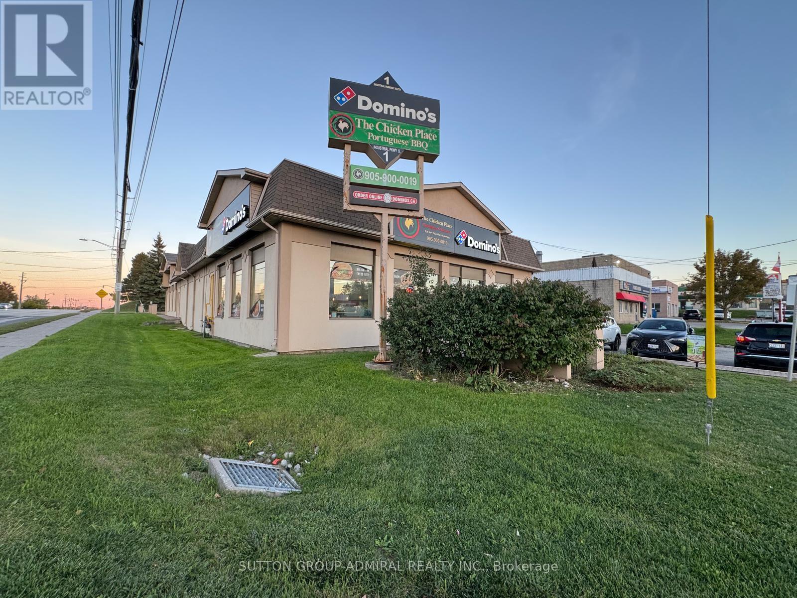 1 Industrial Parkway S, Aurora, ON