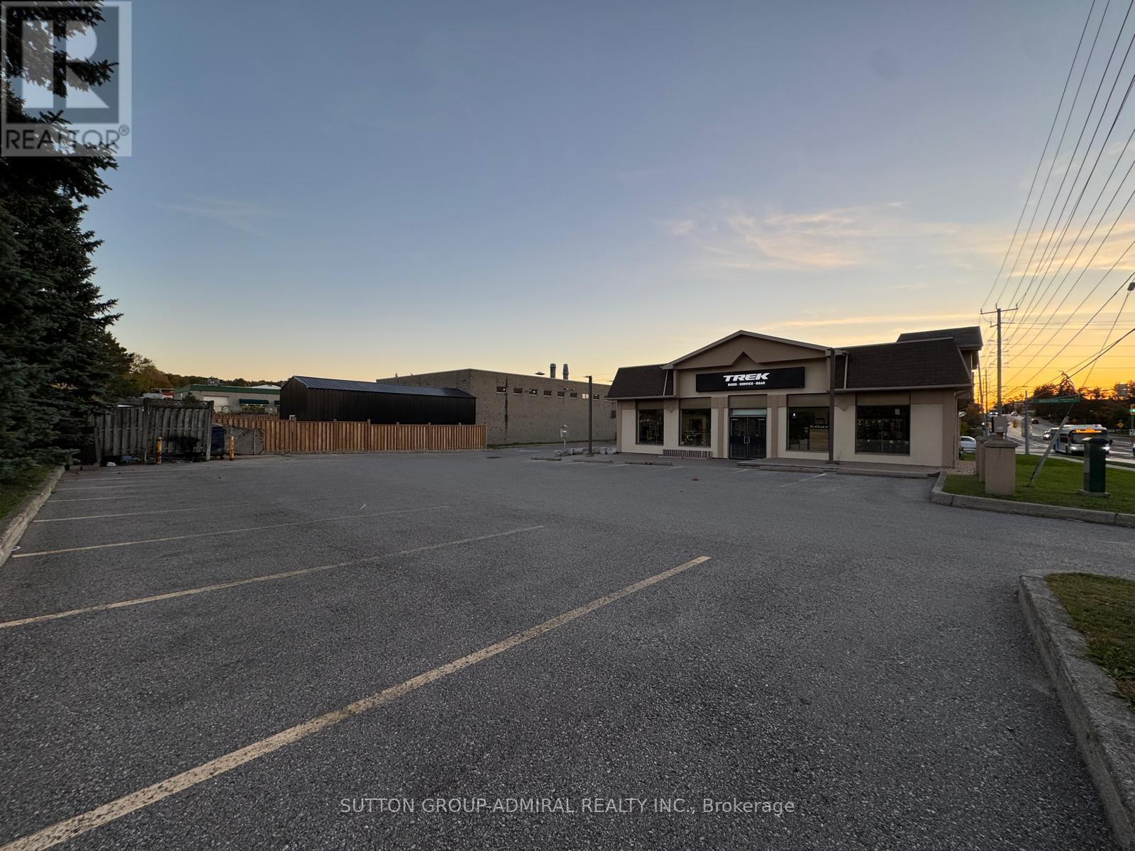 1 Industrial Parkway S, Aurora, ON