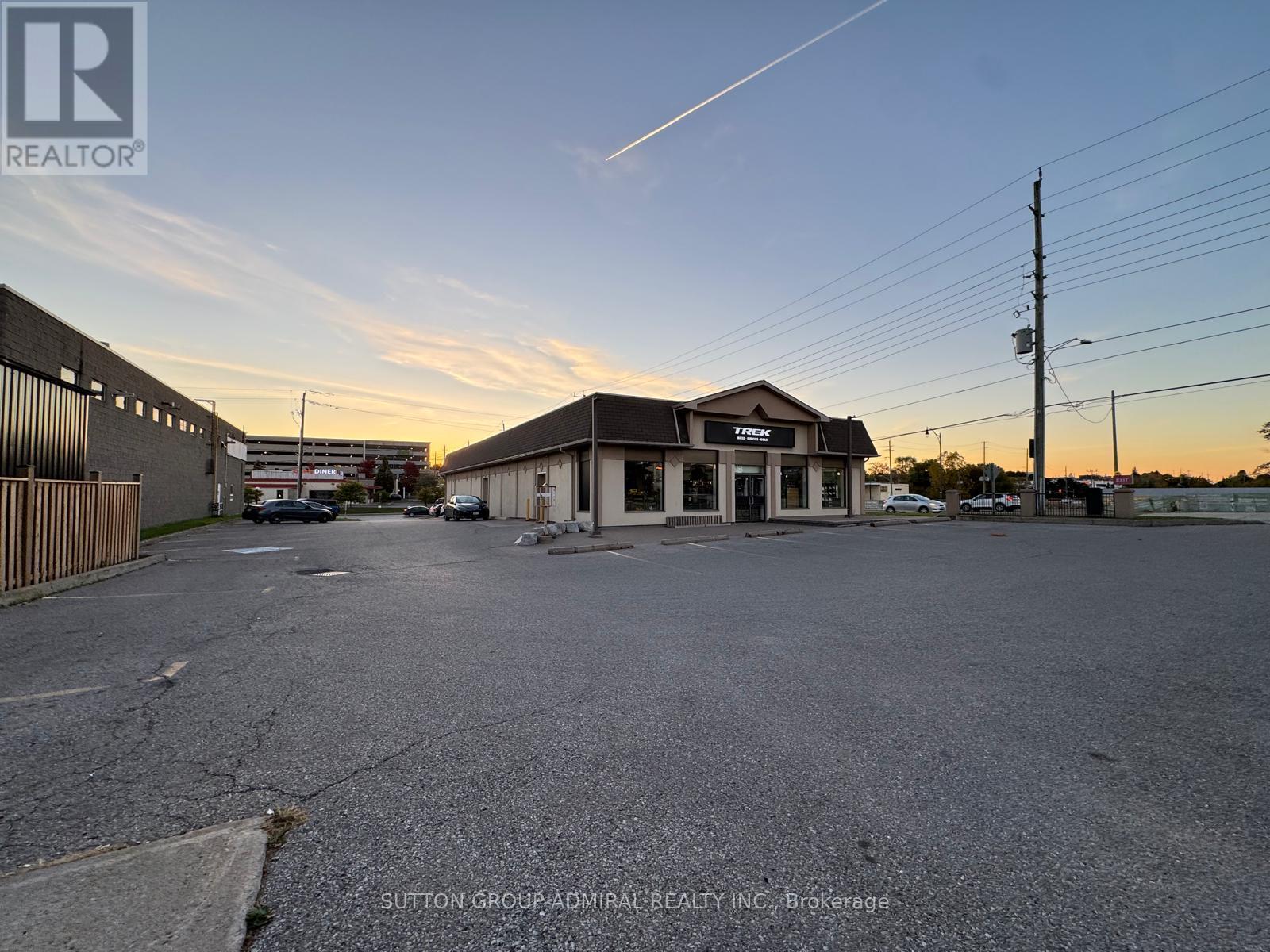 1 Industrial Parkway S, Aurora, ON