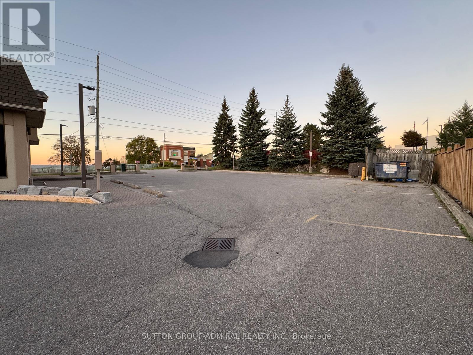 1 Industrial Parkway S, Aurora, ON