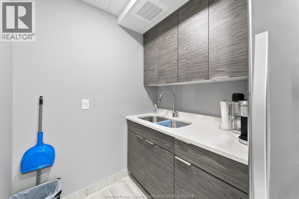 716 Brownstone Unit# 310, Tecumseh, ON - Indoor