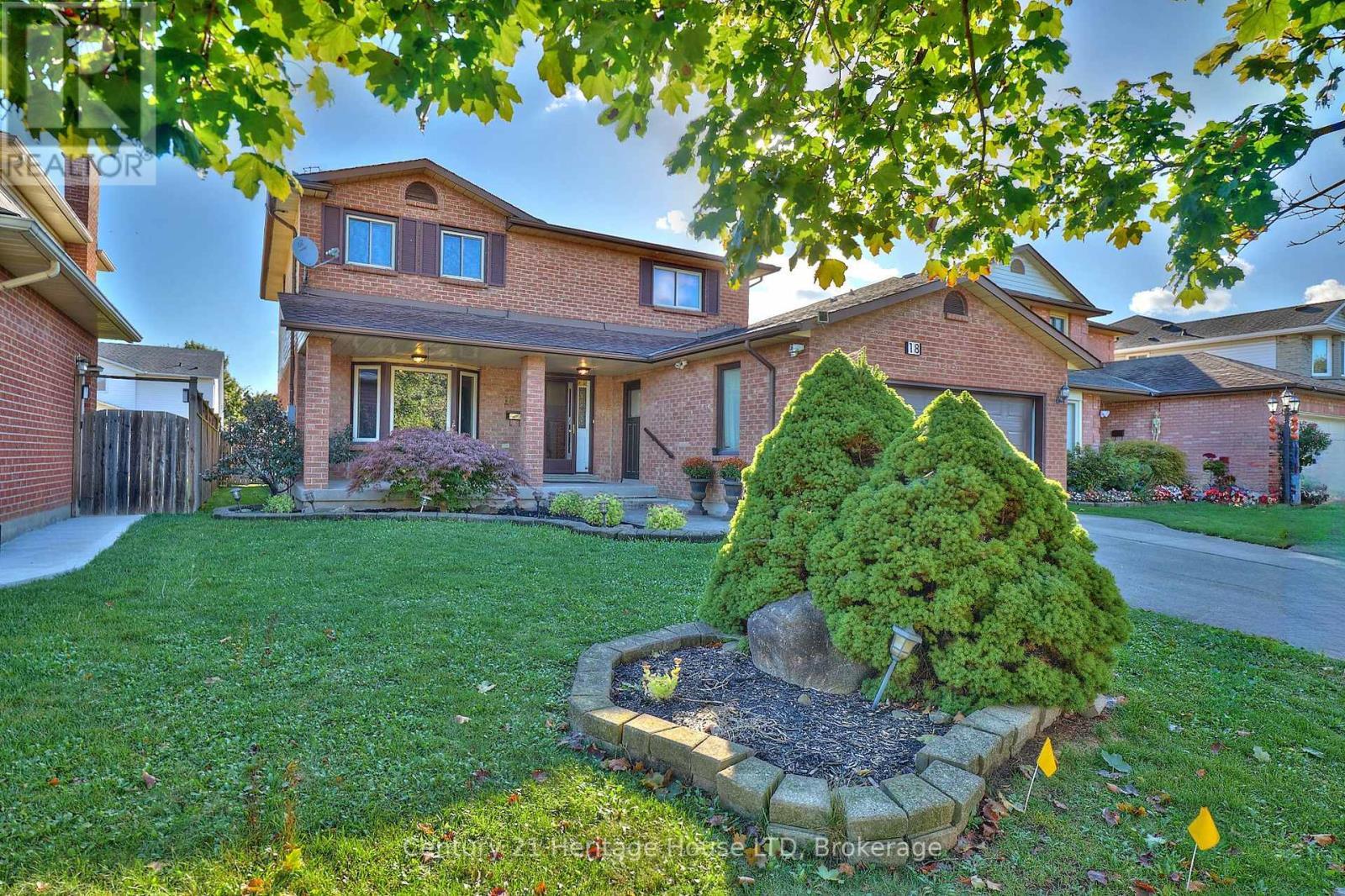 18 Bascary Crescent, St. Catharines (Rykert/Vansickle), ON - Outdoor With Deck Patio Veranda