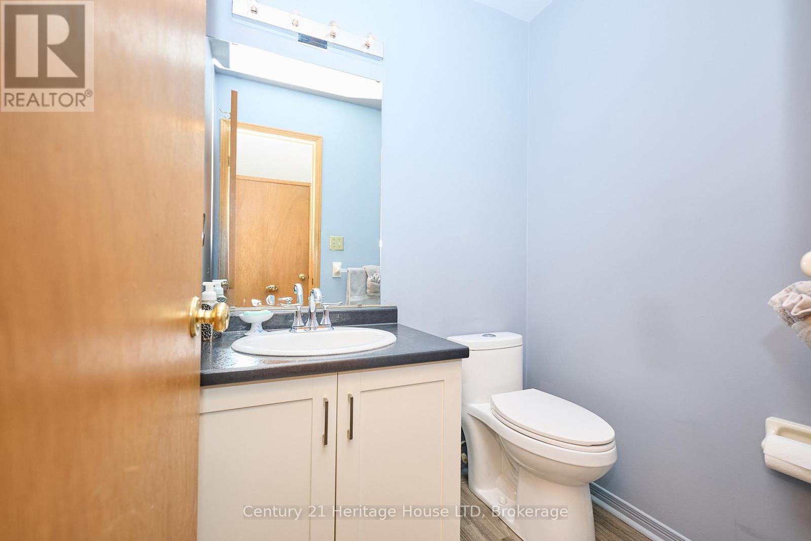 18 Bascary Crescent, St. Catharines (Rykert/Vansickle), ON - Indoor Photo Showing Bathroom