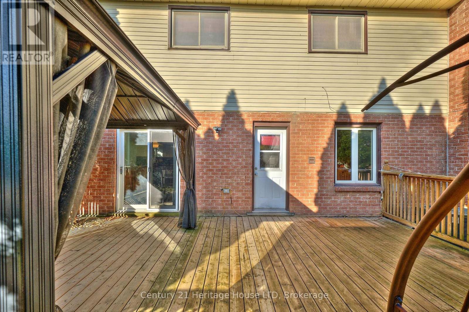 18 Bascary Crescent, St. Catharines (Rykert/Vansickle), ON - Outdoor With Deck Patio Veranda With Exterior