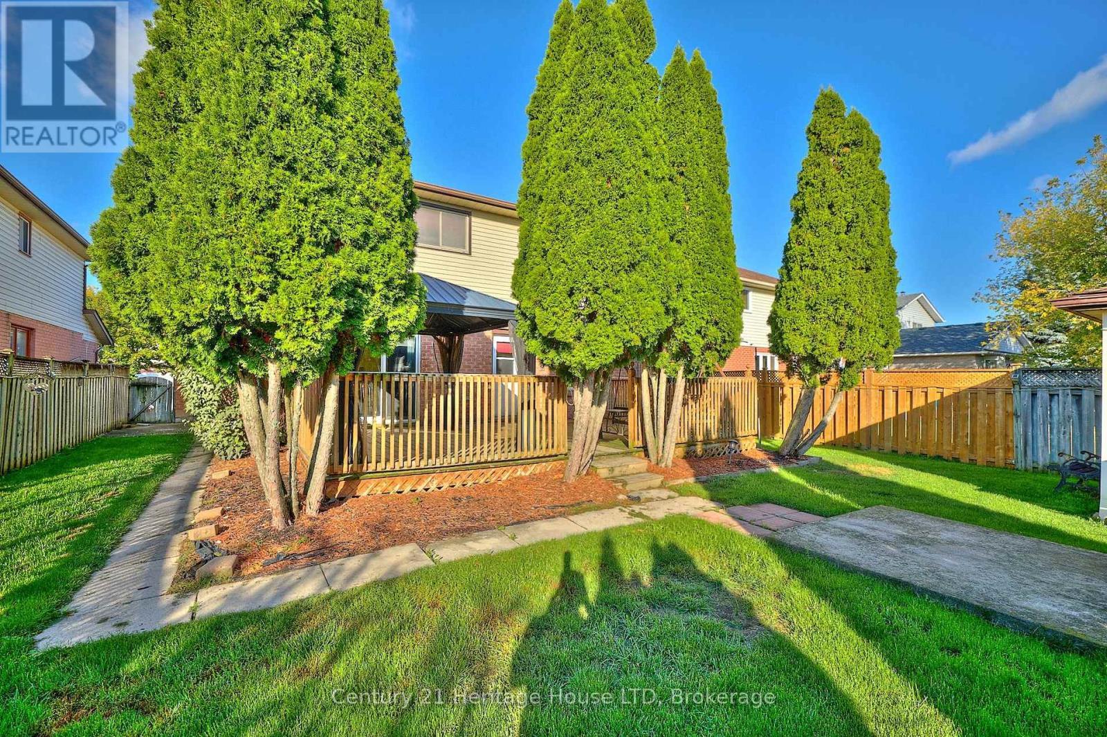 18 Bascary Crescent, St. Catharines (Rykert/Vansickle), ON - Outdoor With Backyard