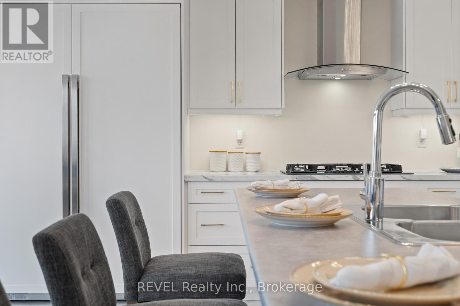 80 Explorer Way, Thorold (Rolling Meadows), ON - Indoor Photo Showing Kitchen With Double Sink With Upgraded Kitchen