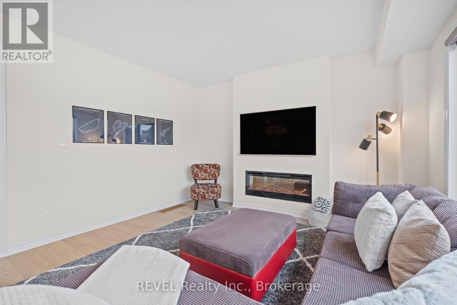 80 Explorer Way, Thorold (Rolling Meadows), ON - Indoor Photo Showing Living Room With Fireplace