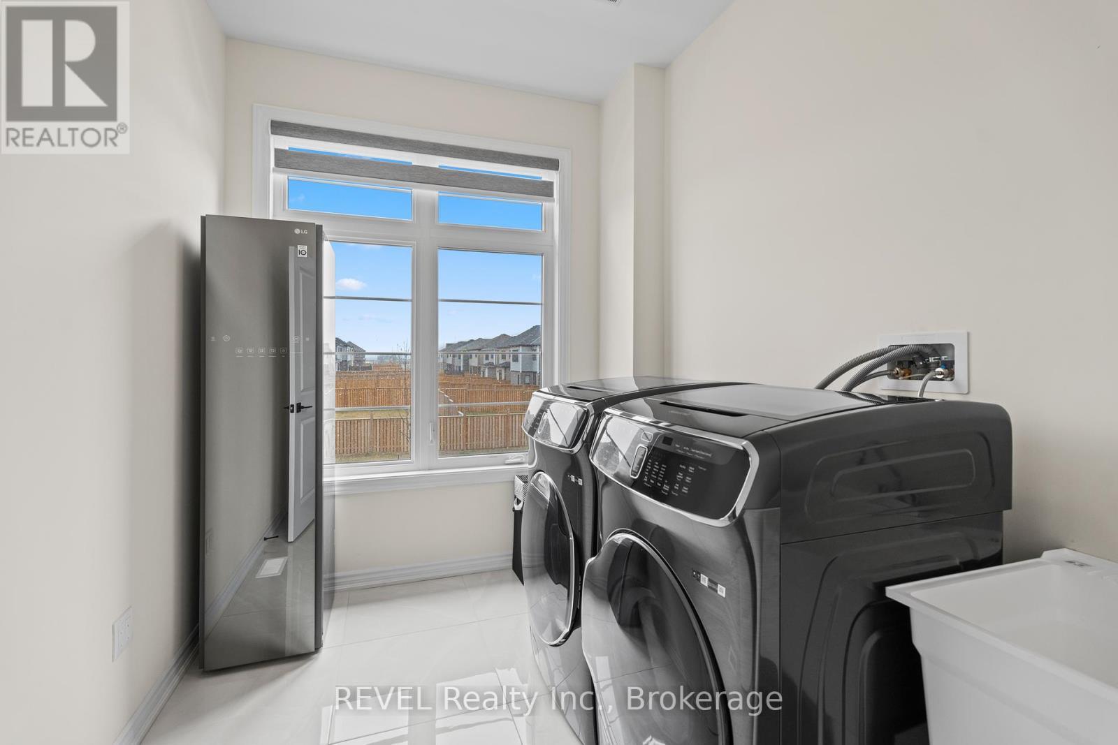 80 Explorer Way, Thorold (Rolling Meadows), ON - Indoor Photo Showing Laundry Room