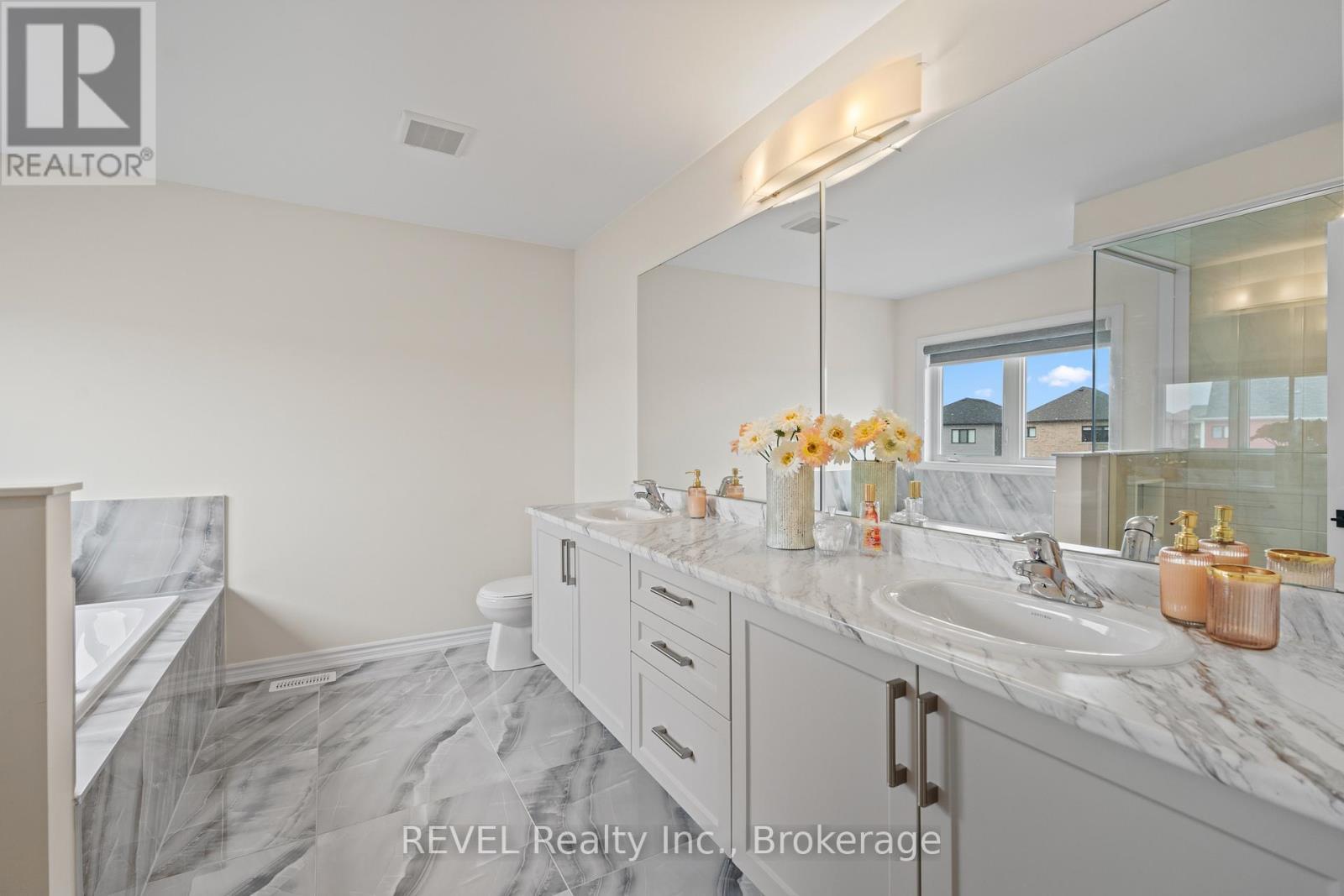 80 Explorer Way, Thorold (Rolling Meadows), ON - Indoor Photo Showing Bathroom