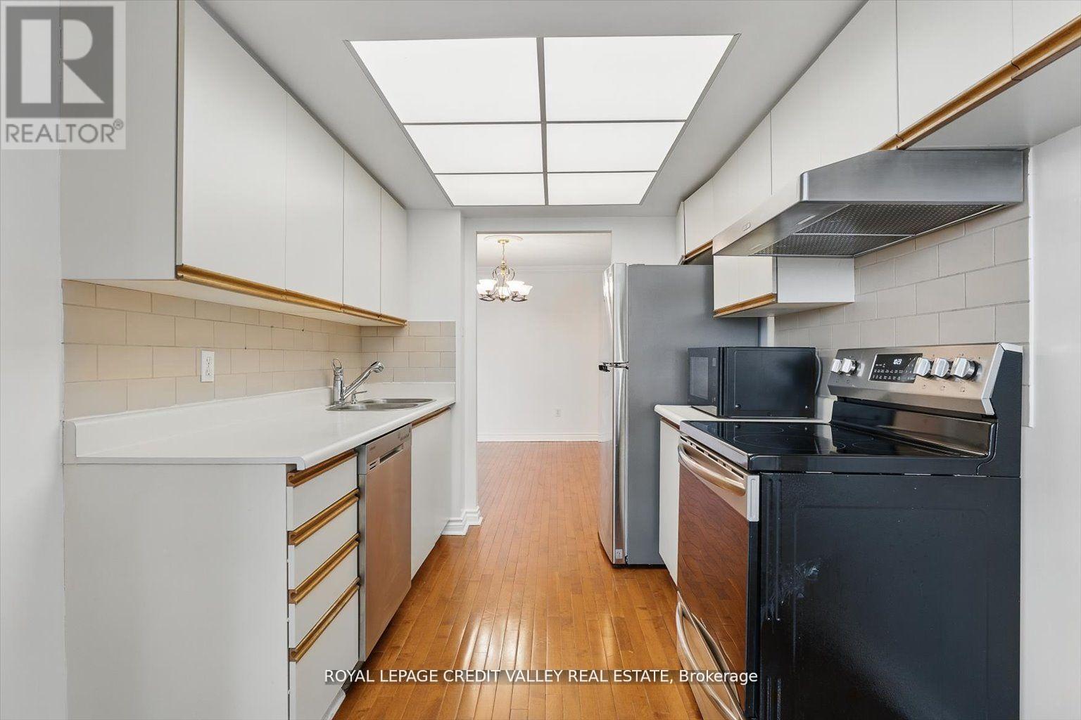 507 - 1200 Don Mills Road, Toronto, ON - Indoor Photo Showing Kitchen
