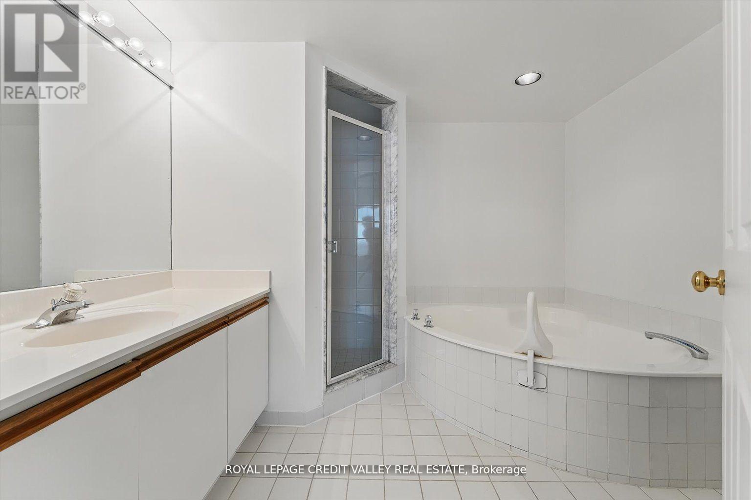 507 - 1200 Don Mills Road, Toronto, ON - Indoor Photo Showing Bathroom