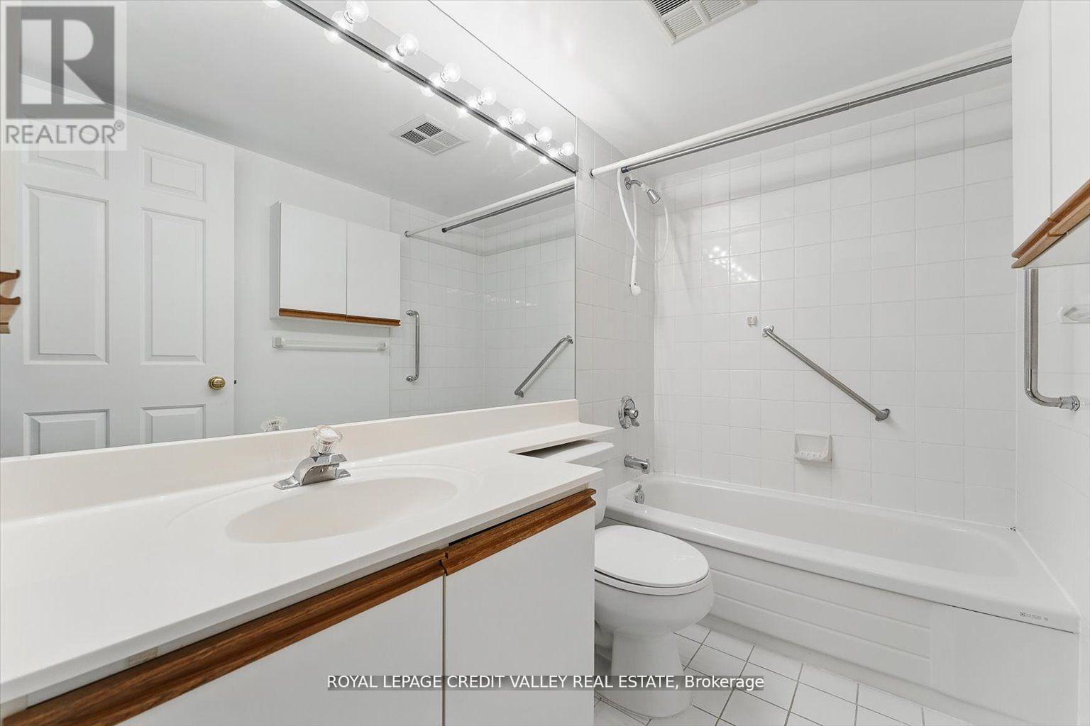 507 - 1200 Don Mills Road, Toronto, ON - Indoor Photo Showing Bathroom