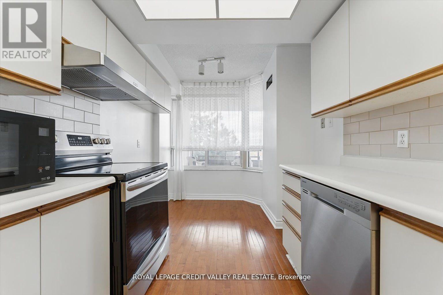 507 - 1200 Don Mills Road, Toronto, ON - Indoor Photo Showing Kitchen