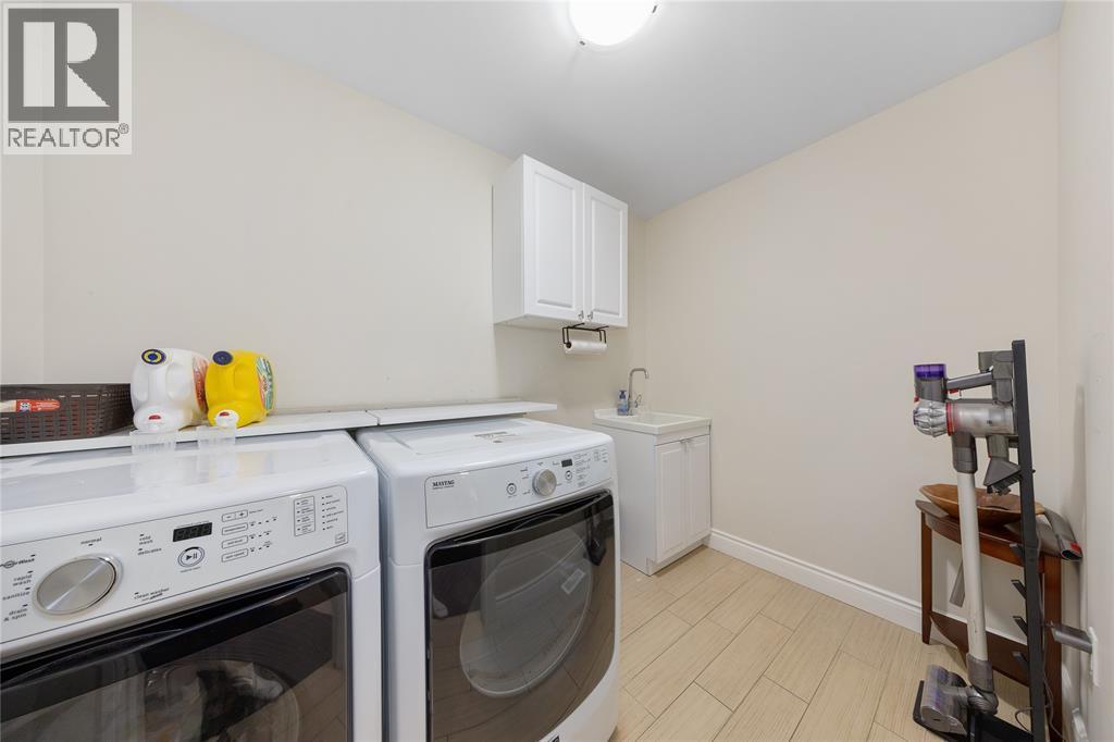 841 Manhattan Drive, Sarnia, ON - Indoor Photo Showing Laundry Room