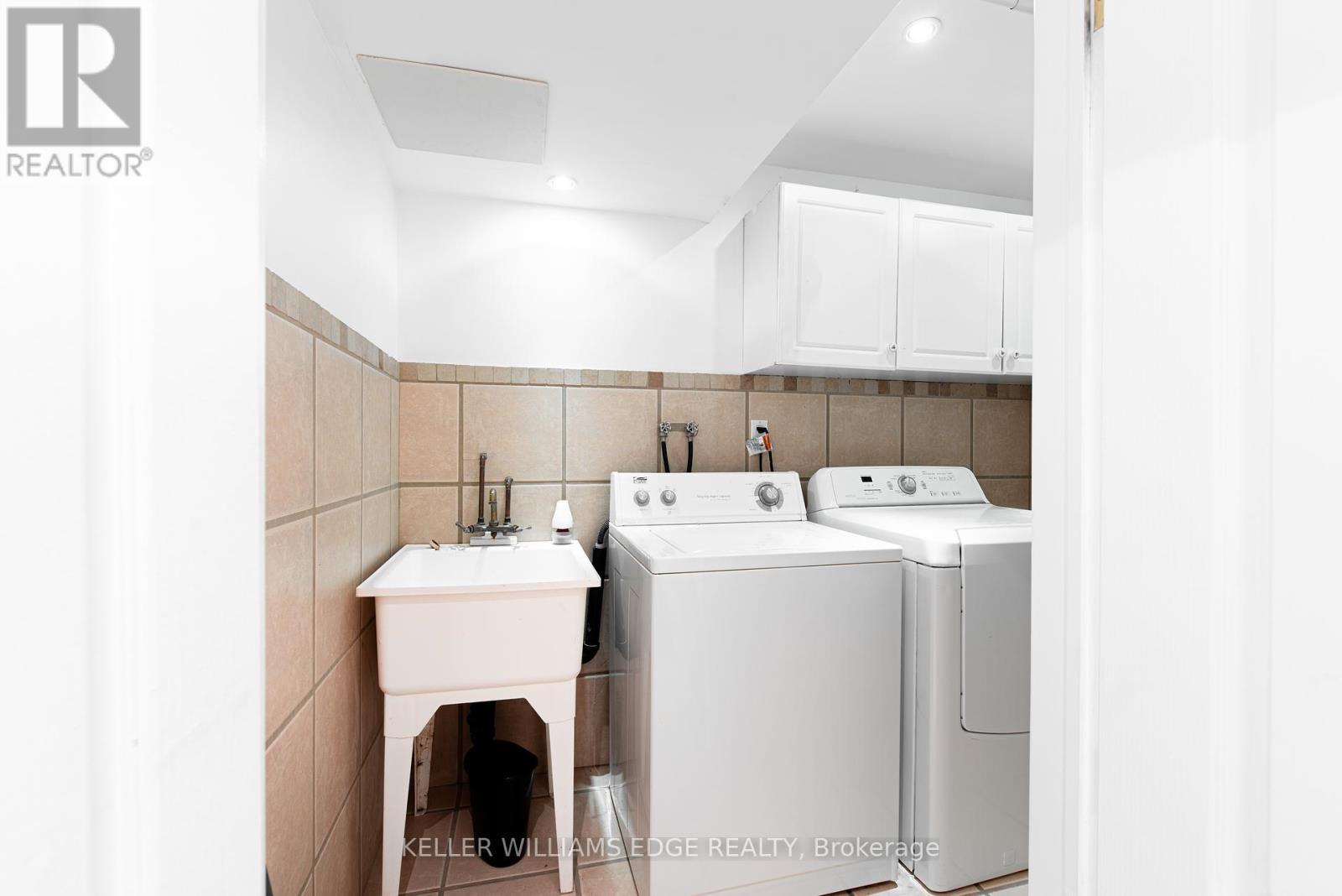 Room 4 - 119 Summers Drive, Thorold, ON - Indoor Photo Showing Laundry Room