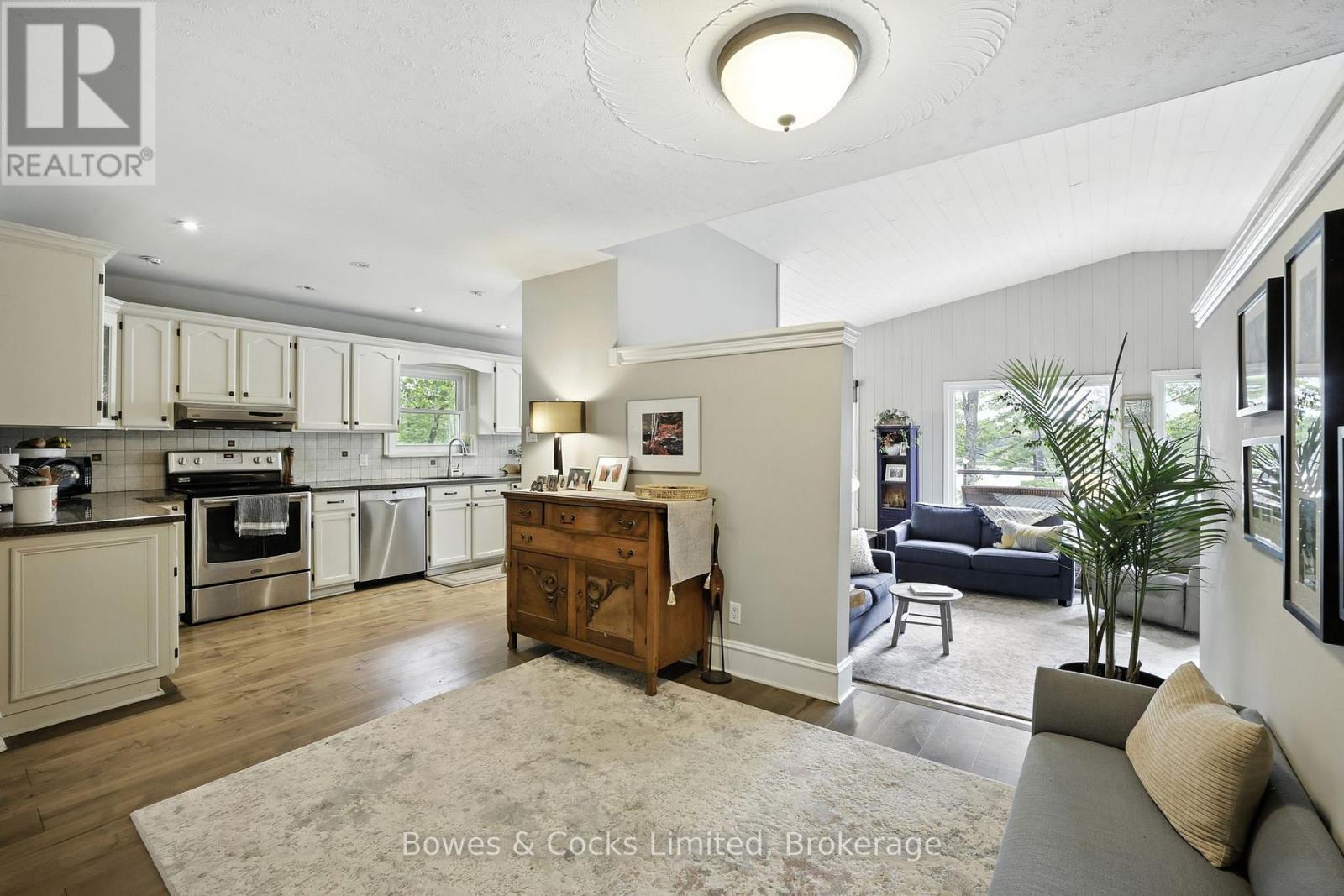 124 Blue Mountain Road, Havelock-Belmont-Methuen, ON - Indoor Photo Showing Kitchen