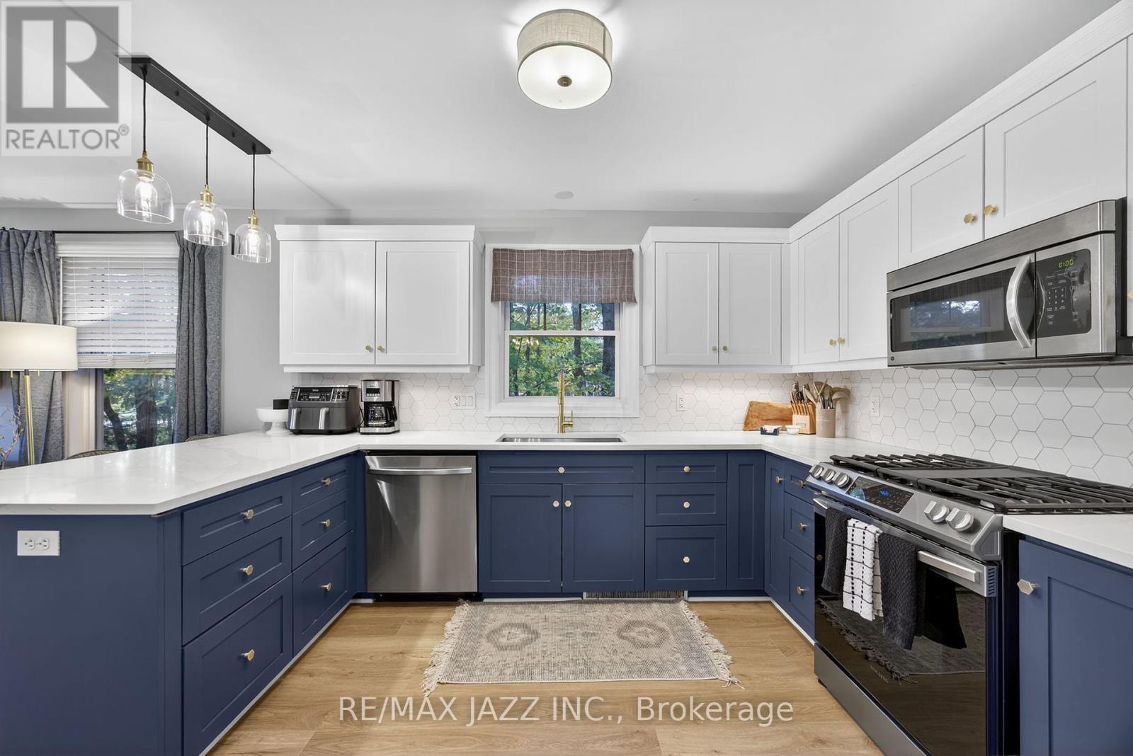 170 Raglan Street, Grey Highlands, ON - Indoor Photo Showing Kitchen With Upgraded Kitchen