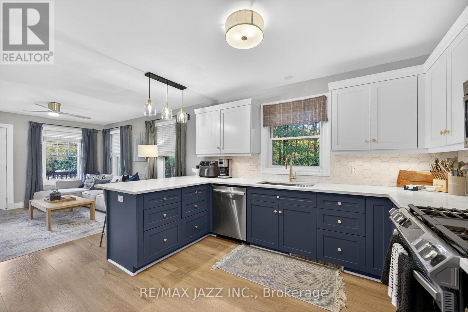 170 Raglan Street, Grey Highlands, ON - Indoor Photo Showing Kitchen