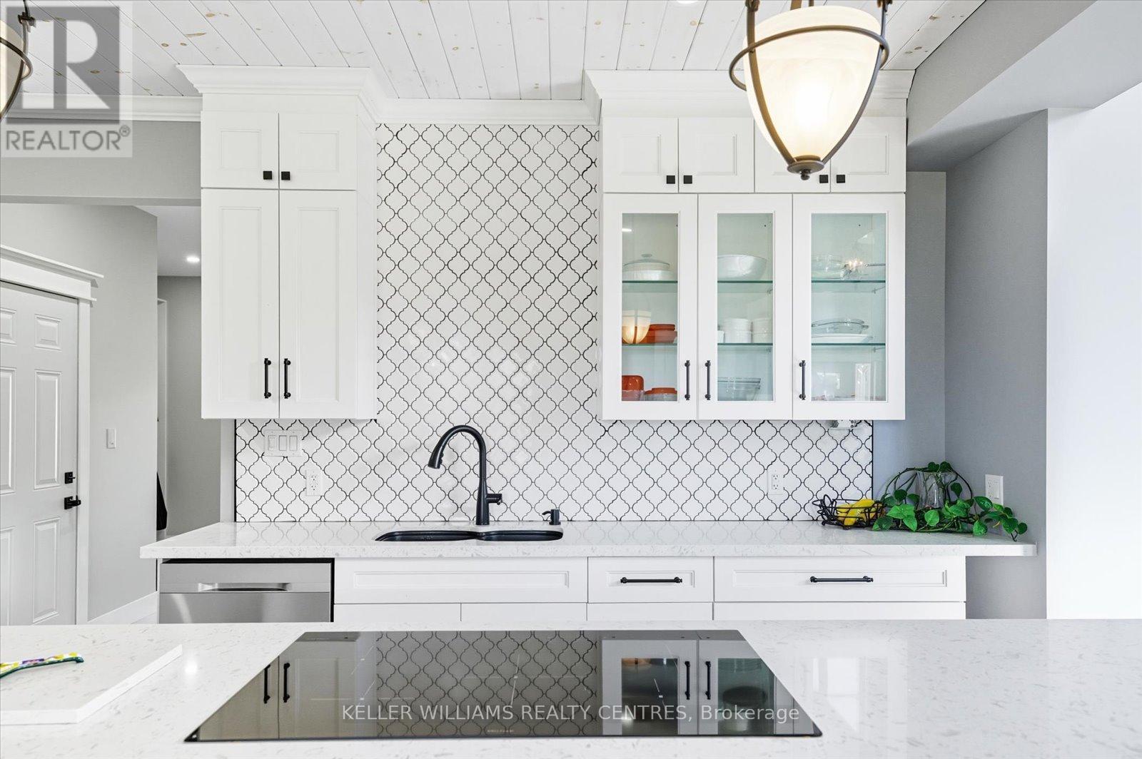 11601 Concession 3 Road, Uxbridge, ON - Indoor Photo Showing Kitchen With Upgraded Kitchen