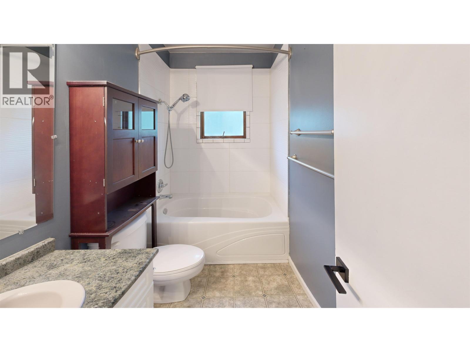 835 Spruce Avenue, 100 Mile House, BC - Indoor Photo Showing Bathroom
