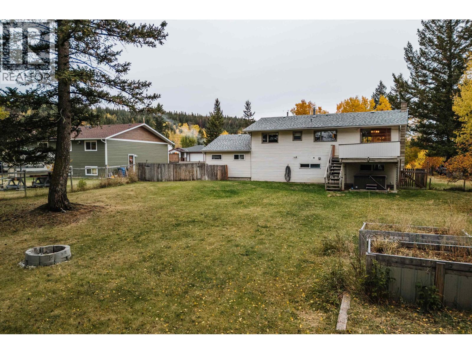 835 Spruce Avenue, 100 Mile House, BC - Outdoor