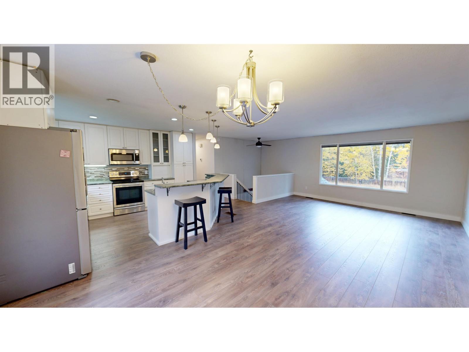 835 Spruce Avenue, 100 Mile House, BC - Indoor