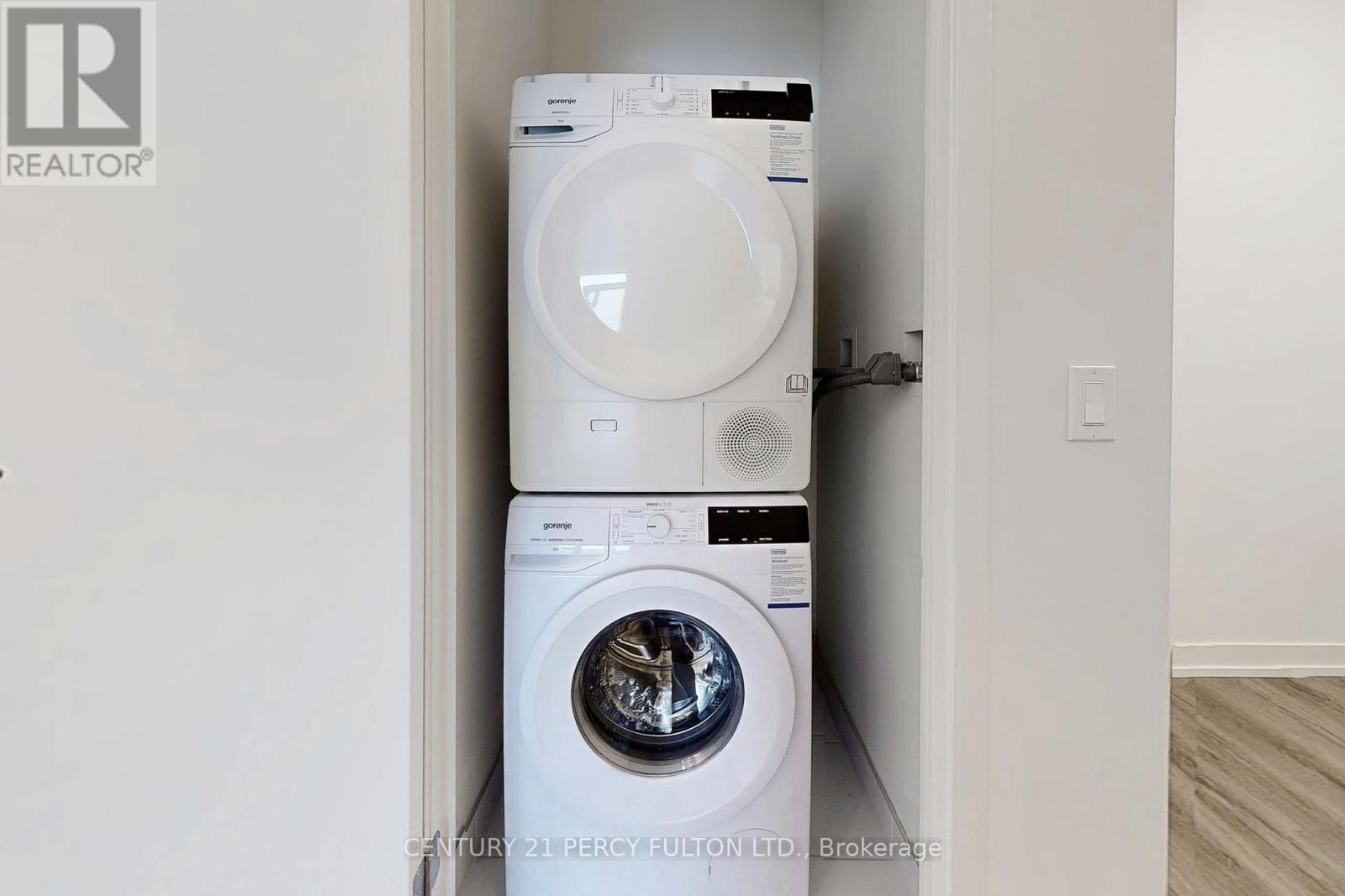 2108 - 225 Commerce Street, Vaughan, ON - Indoor Photo Showing Laundry Room