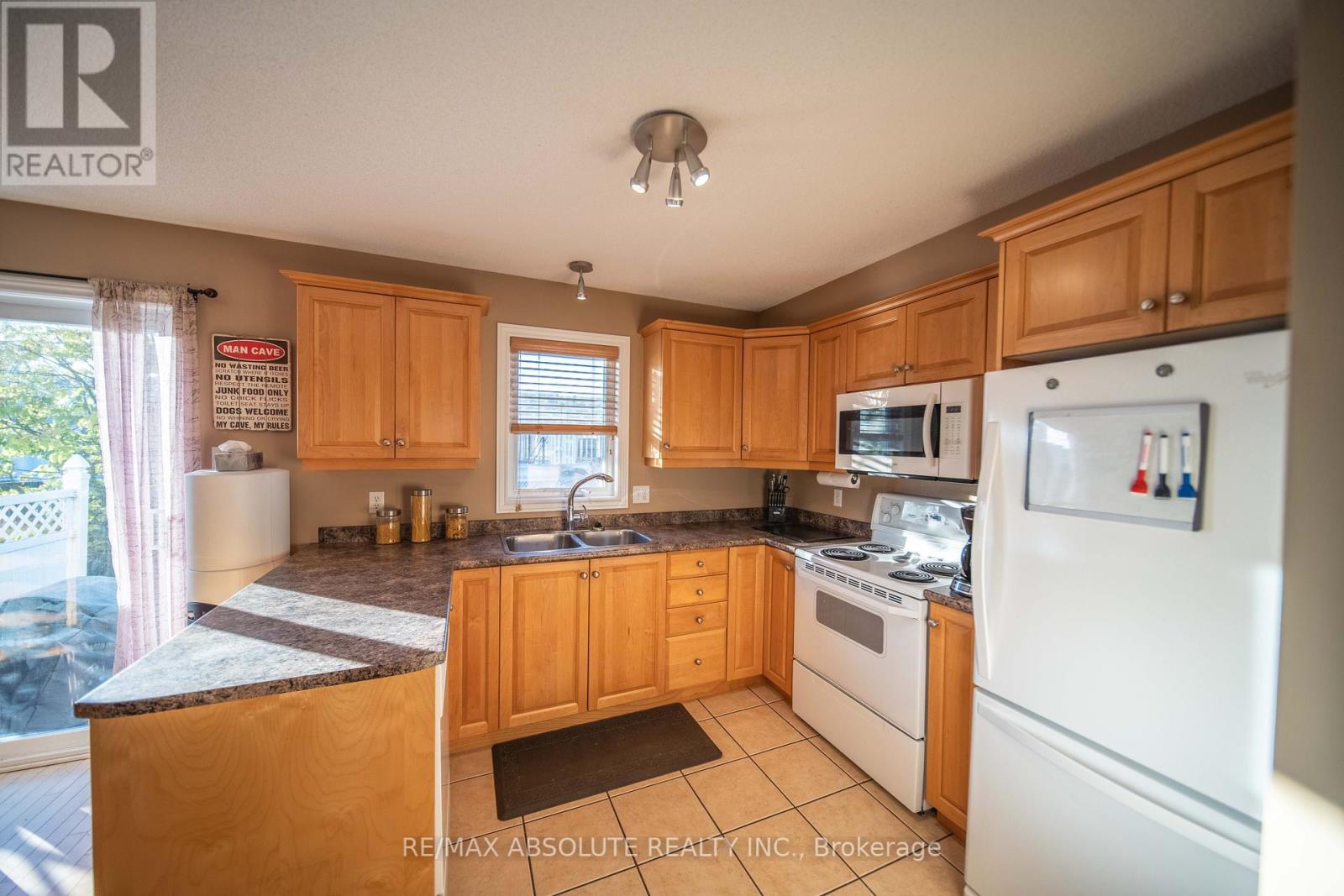 40 Roger Crescent, Casselman, ON - Indoor Photo Showing Kitchen With Double Sink