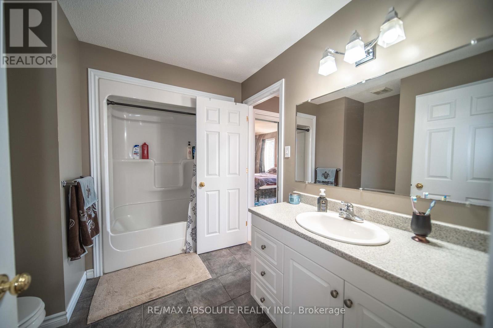40 Roger Crescent, Casselman, ON - Indoor Photo Showing Bathroom