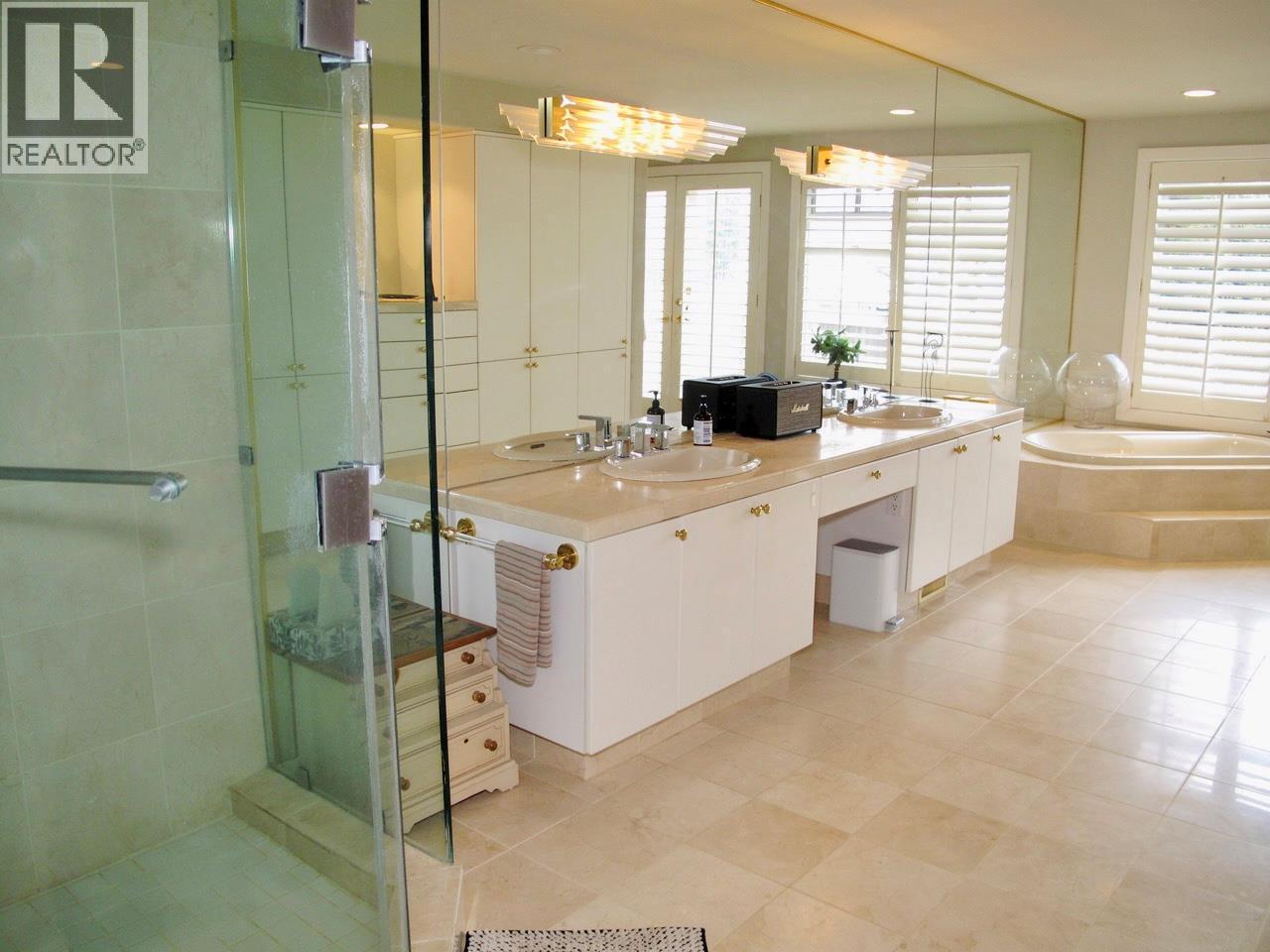 4614 Fuller Road, Kelowna, BC - Indoor Photo Showing Bathroom