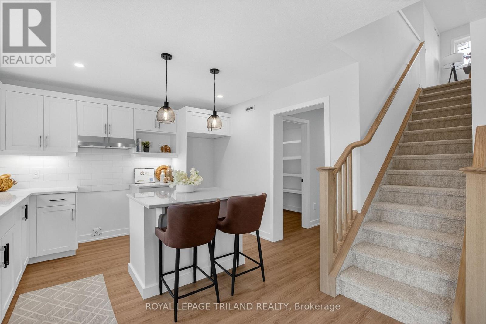94 Styles Drive, St. Thomas, ON - Indoor Photo Showing Kitchen With Upgraded Kitchen