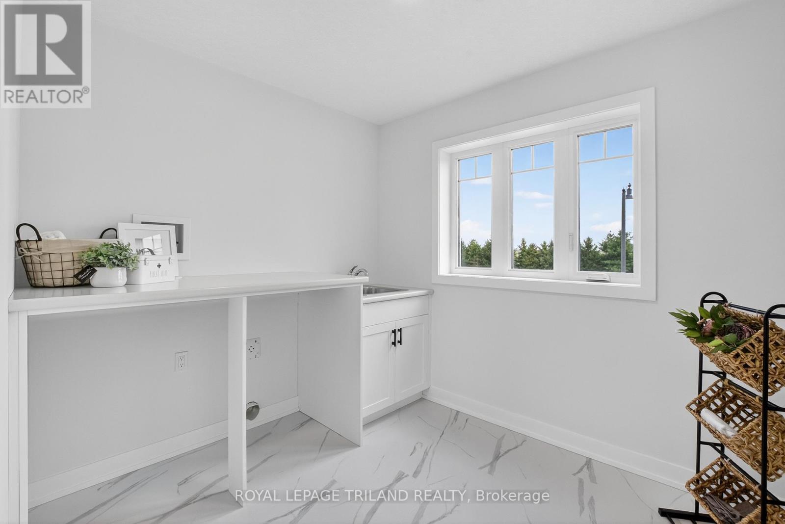 94 Styles Drive, St. Thomas, ON - Indoor Photo Showing Other Room