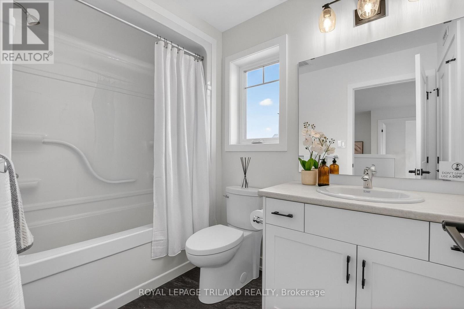 94 Styles Drive, St. Thomas, ON - Indoor Photo Showing Bathroom