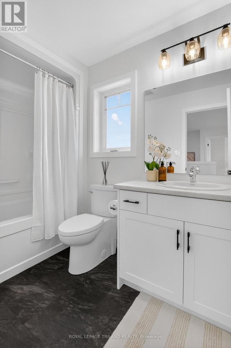 94 Styles Drive, St. Thomas, ON - Indoor Photo Showing Bathroom