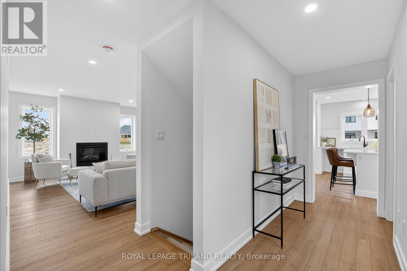 94 Styles Drive, St. Thomas, ON - Indoor With Fireplace