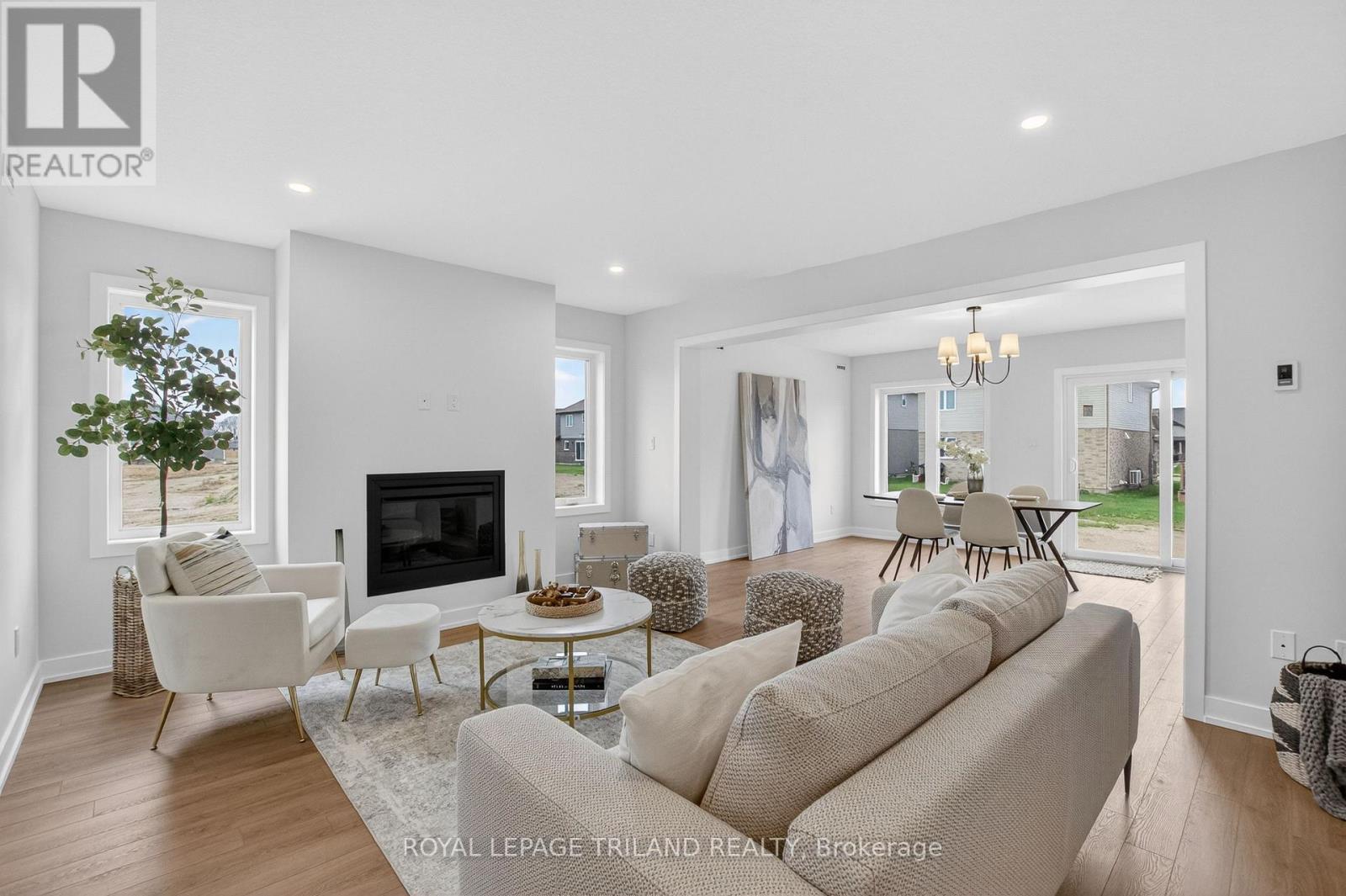94 Styles Drive, St. Thomas, ON - Indoor Photo Showing Living Room With Fireplace