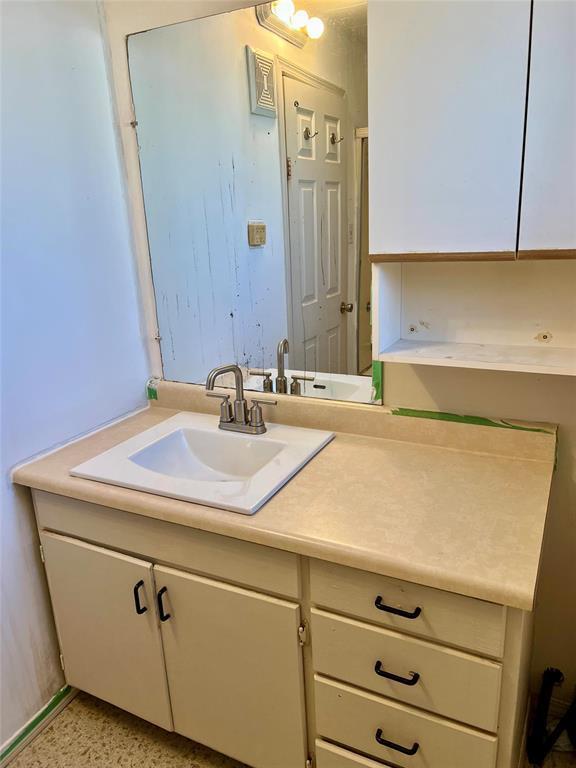 744 Fourth Avenue, Rivers, MB - Indoor Photo Showing Bathroom