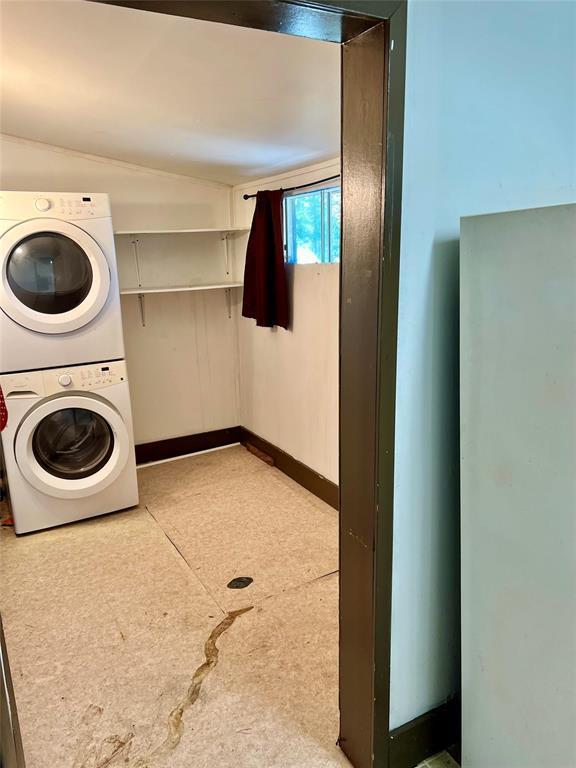 744 Fourth Avenue, Rivers, MB - Indoor Photo Showing Laundry Room