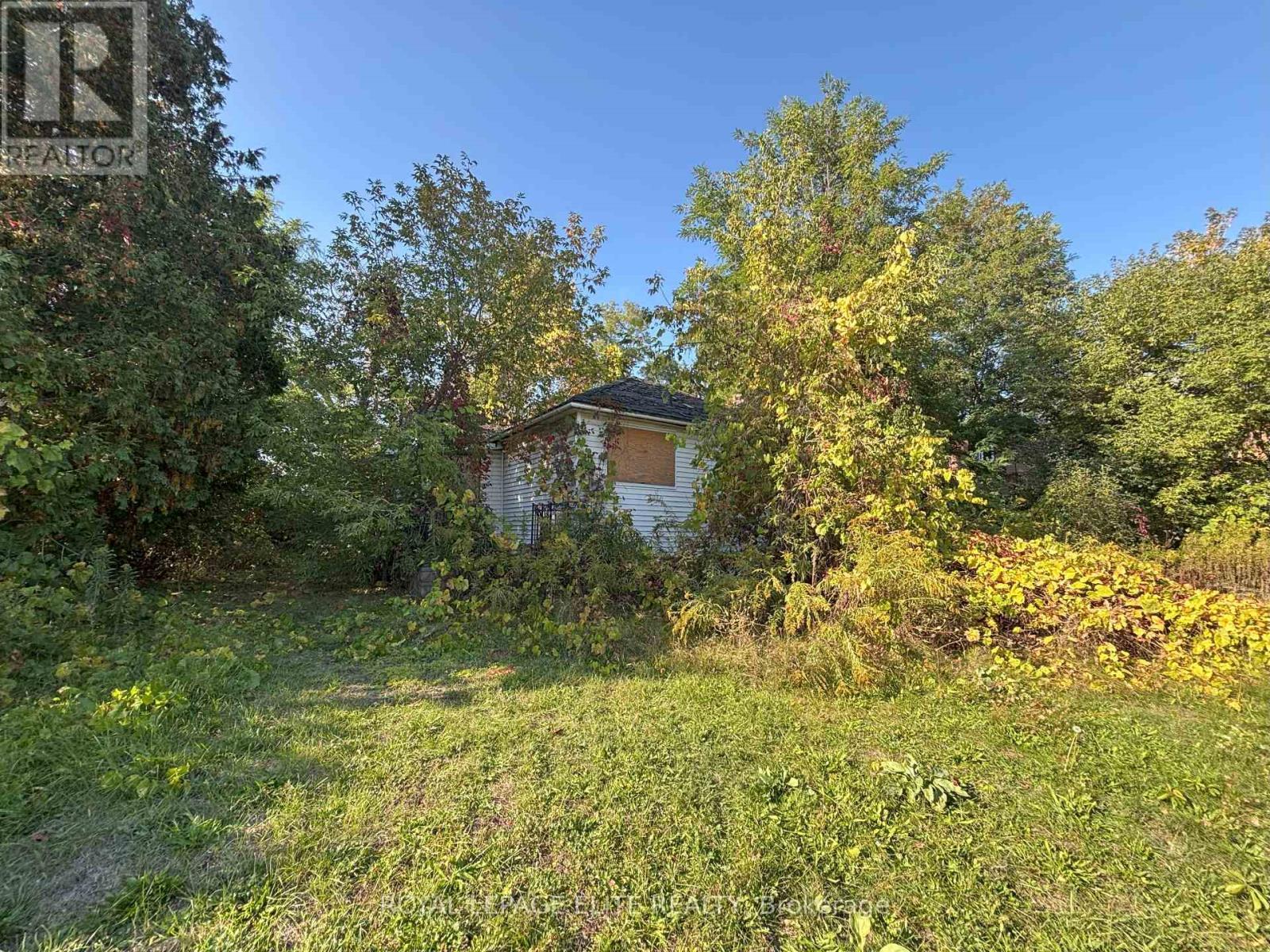 1631 Eglinton Avenue W, Mississauga, ON - Outdoor