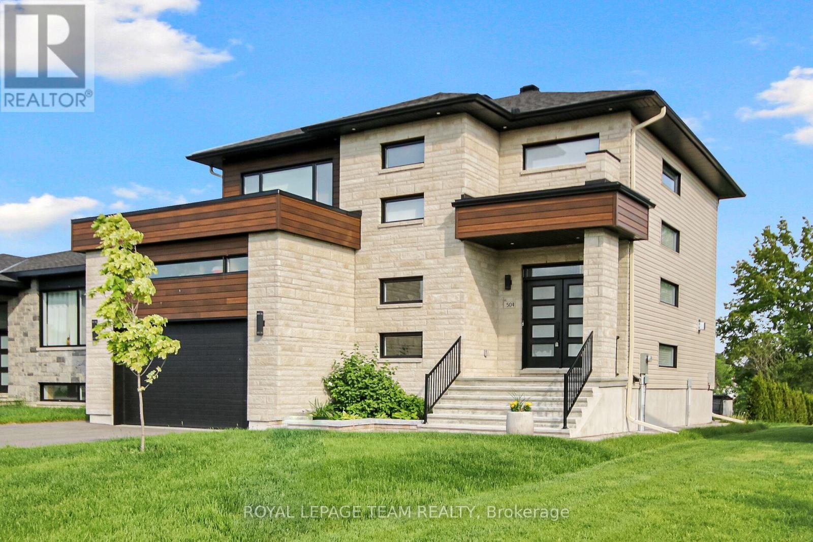 Double attached Garage w/inside entry! - 504 Barrage Street, Casselman, ON - Outdoor