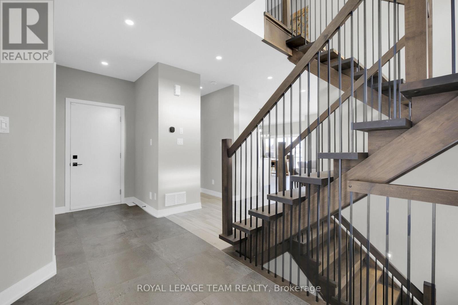 Neutral tones throughout. - 504 Barrage Street, Casselman, ON - Indoor Photo Showing Other Room