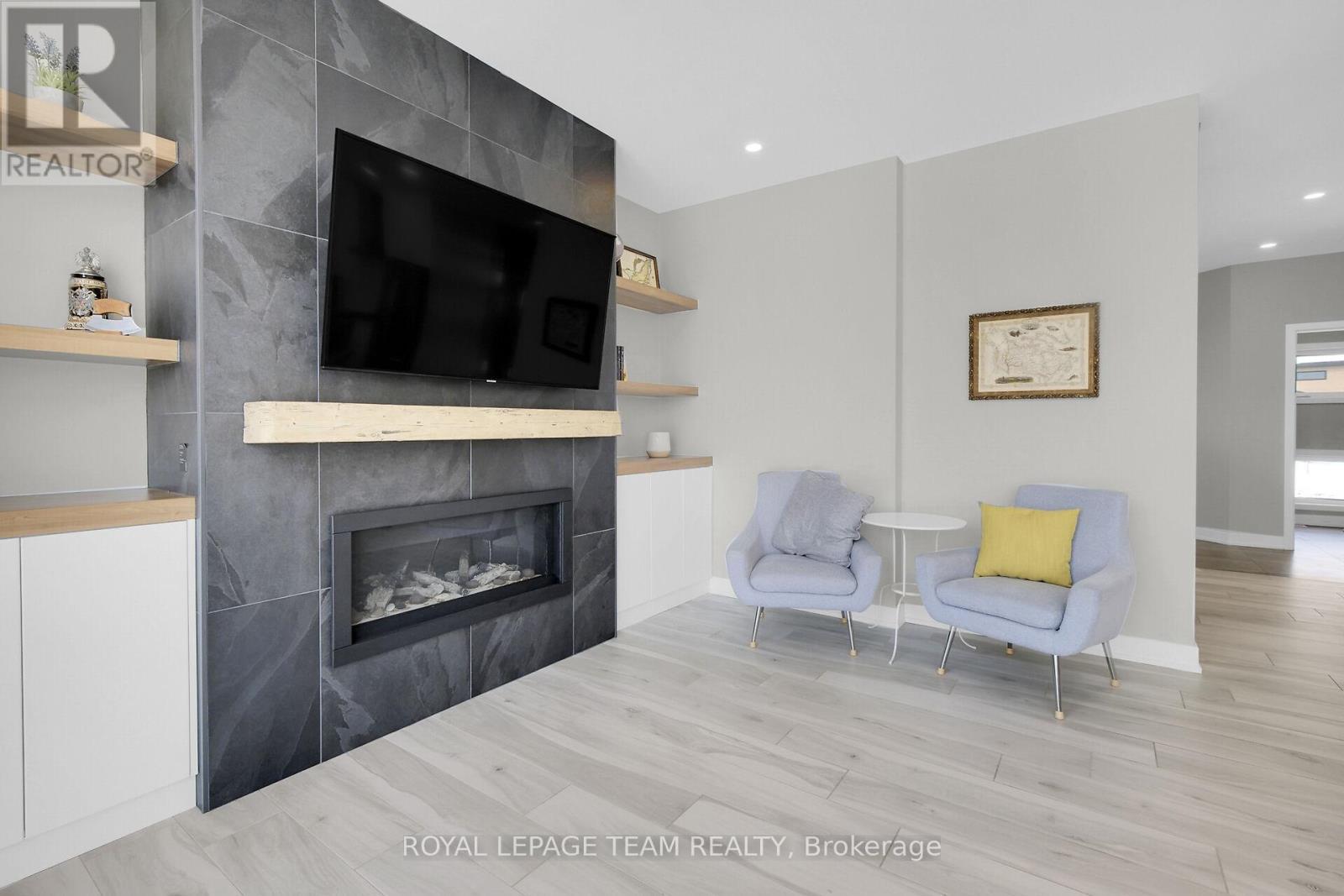 Gas fireplace in main living space. - 504 Barrage Street, Casselman, ON - Indoor Photo Showing Living Room With Fireplace