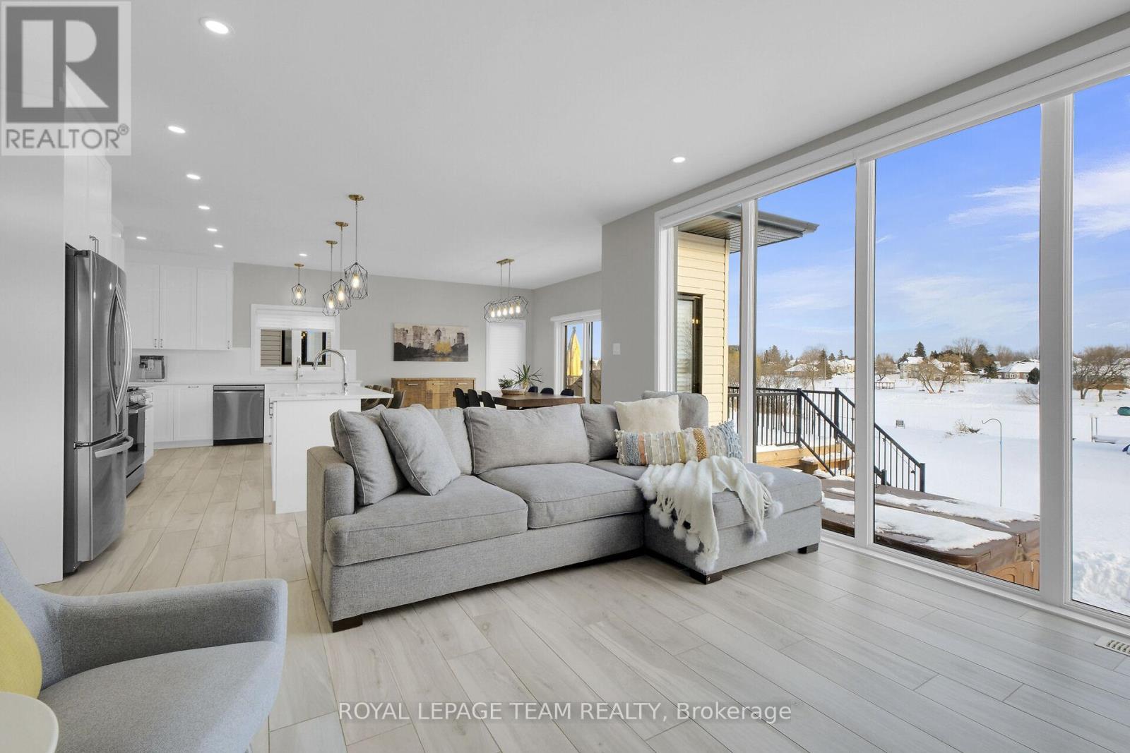 Abundant natural light t/out main living area. - 504 Barrage Street, Casselman, ON - Indoor Photo Showing Living Room