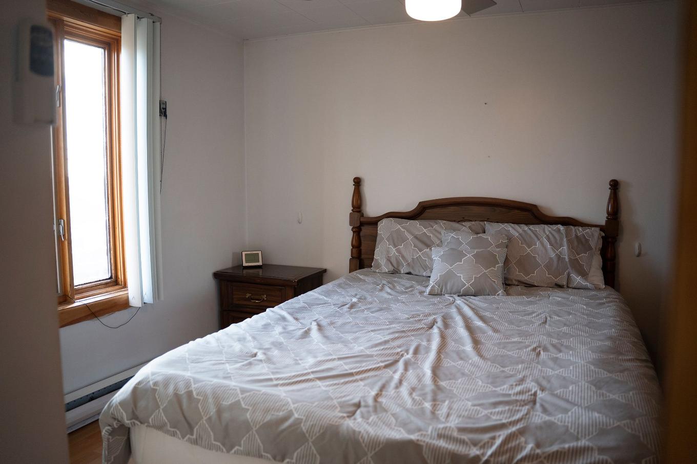 Bedroom - 1016 Rue De La Goélette, Havre-Saint-Pierre, QC - Indoor Photo Showing Bedroom
