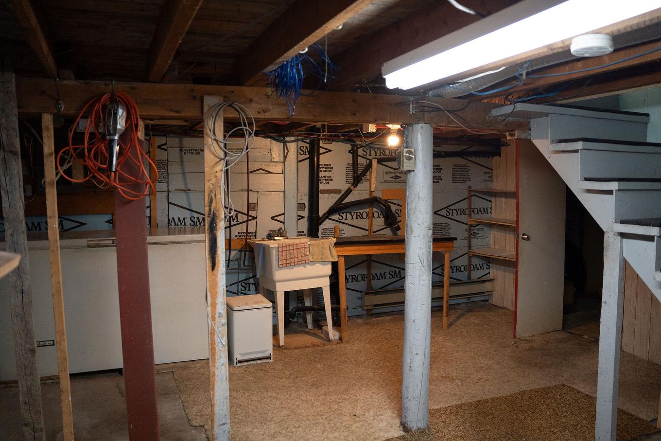 Basement - 1016 Rue De La Goélette, Havre-Saint-Pierre, QC - Indoor Photo Showing Basement