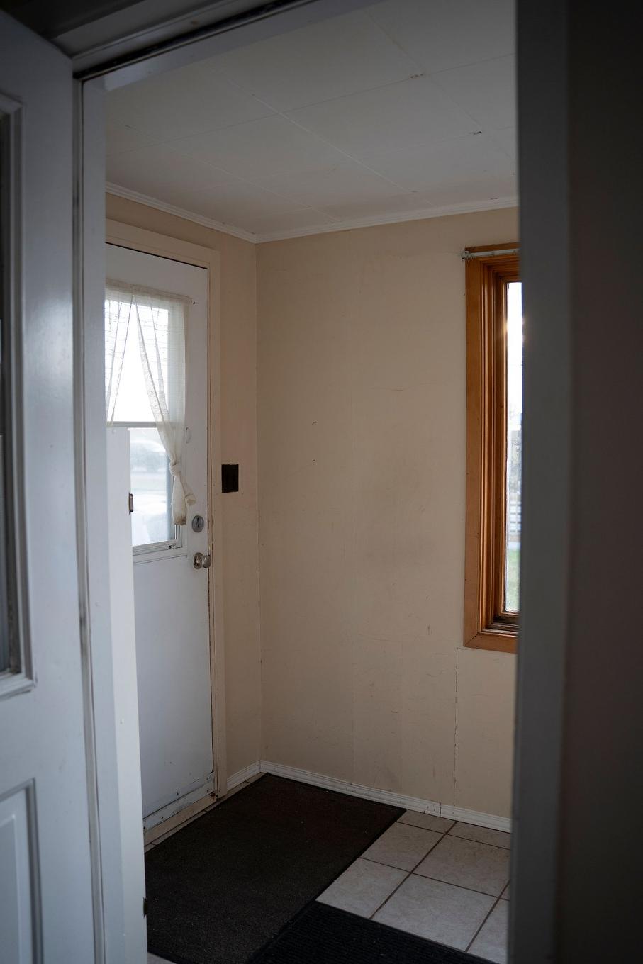 Hall - 1016 Rue De La Goélette, Havre-Saint-Pierre, QC - Indoor Photo Showing Other Room