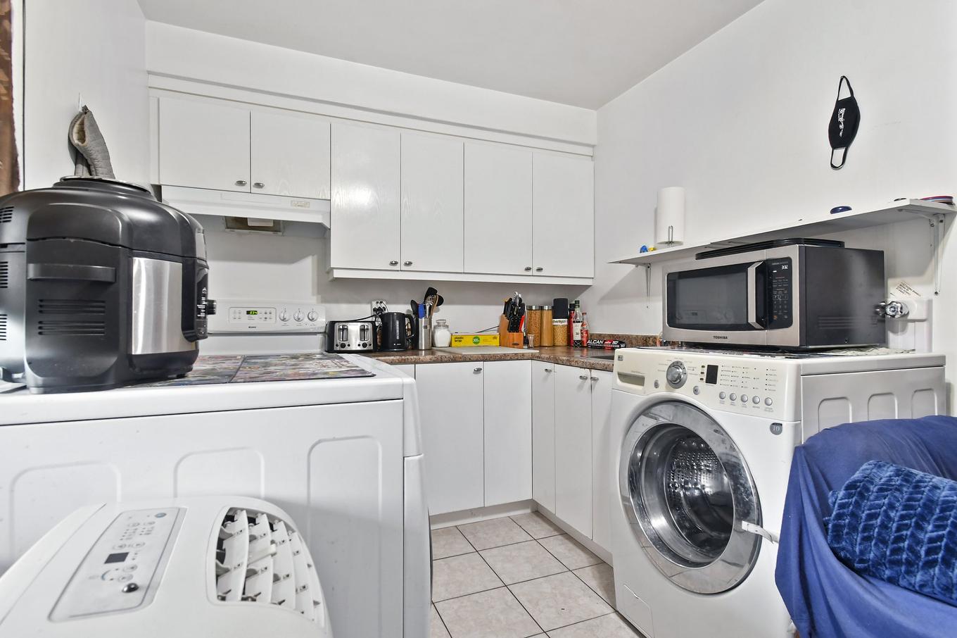 Kitchen - 5890 Rue Chauveau, Montréal (Mercier/Hochelaga-Maisonneuve), QC - Indoor Photo Showing Laundry Room