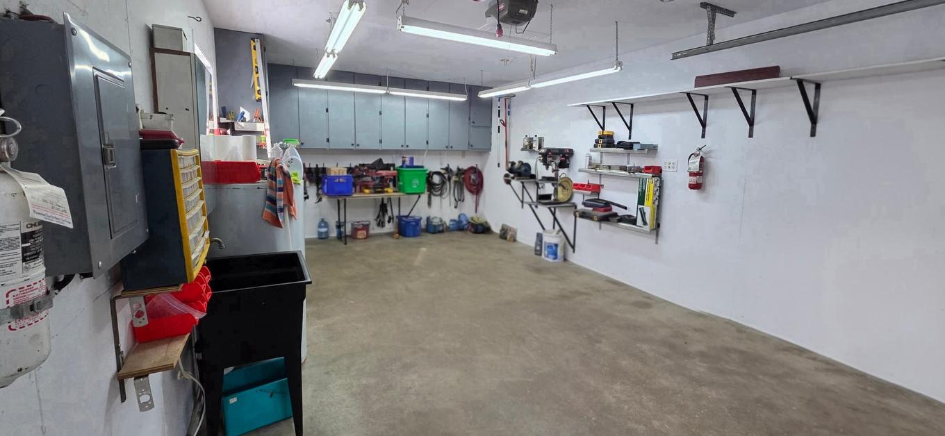 Garage - 155 Rue Vanier, Sorel-Tracy, QC - Indoor Photo Showing Garage