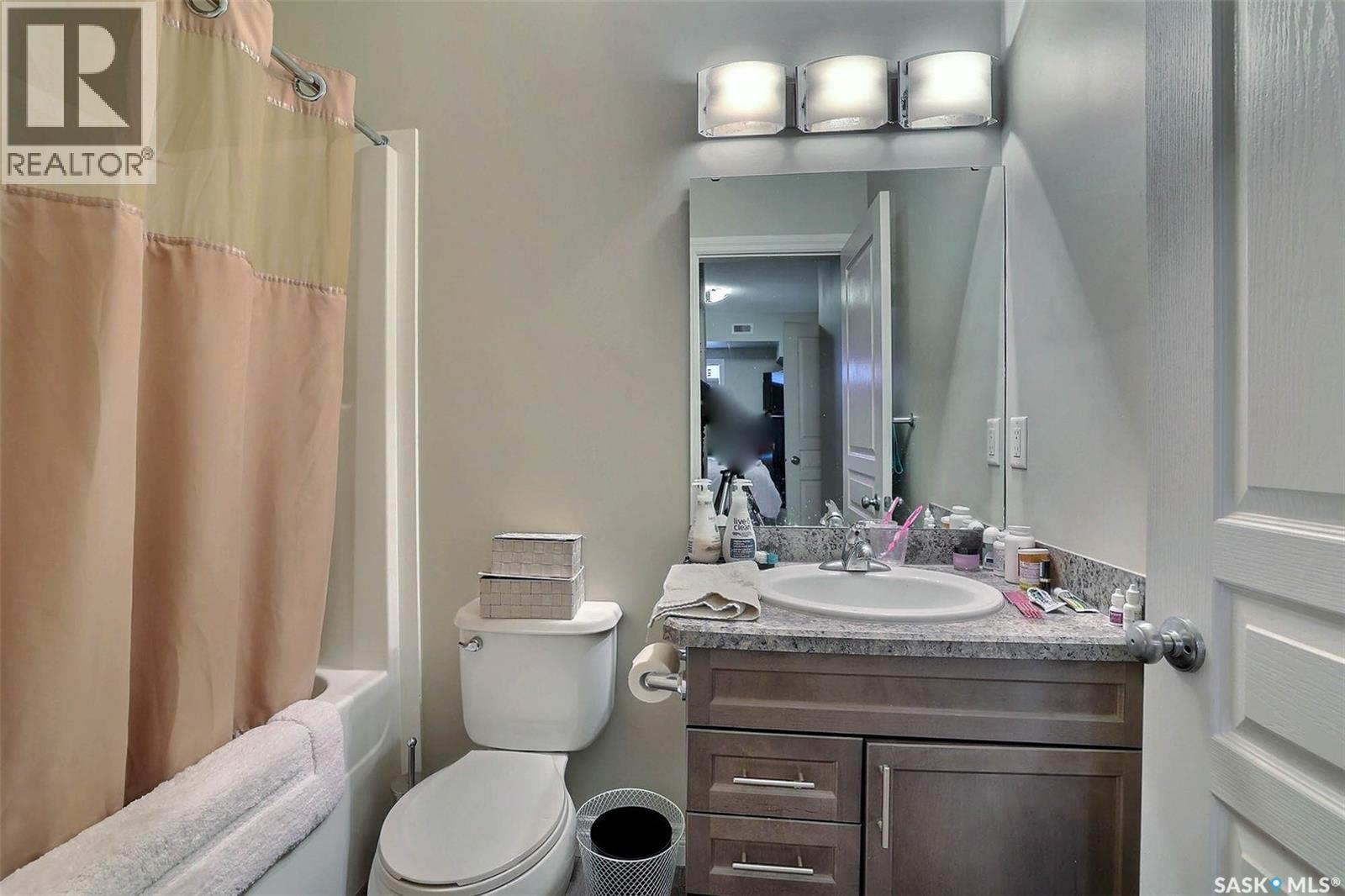430 3630 Haughton Road E, Regina, SK - Indoor Photo Showing Bathroom